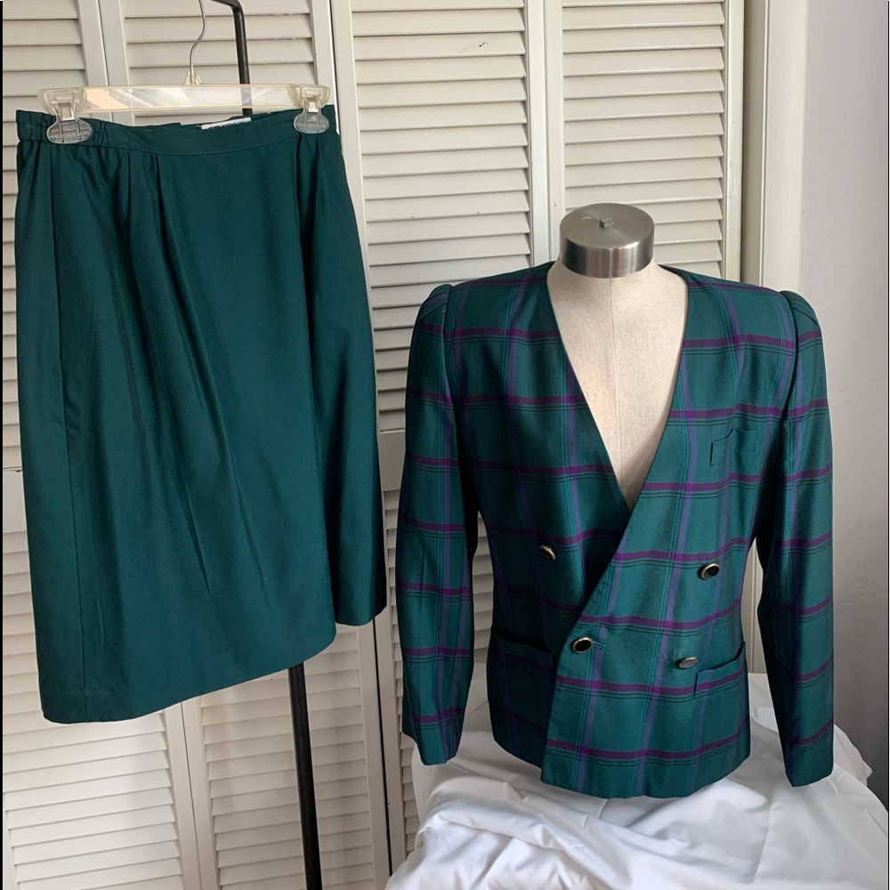 Vintage Atrium Collection Women’s Suit